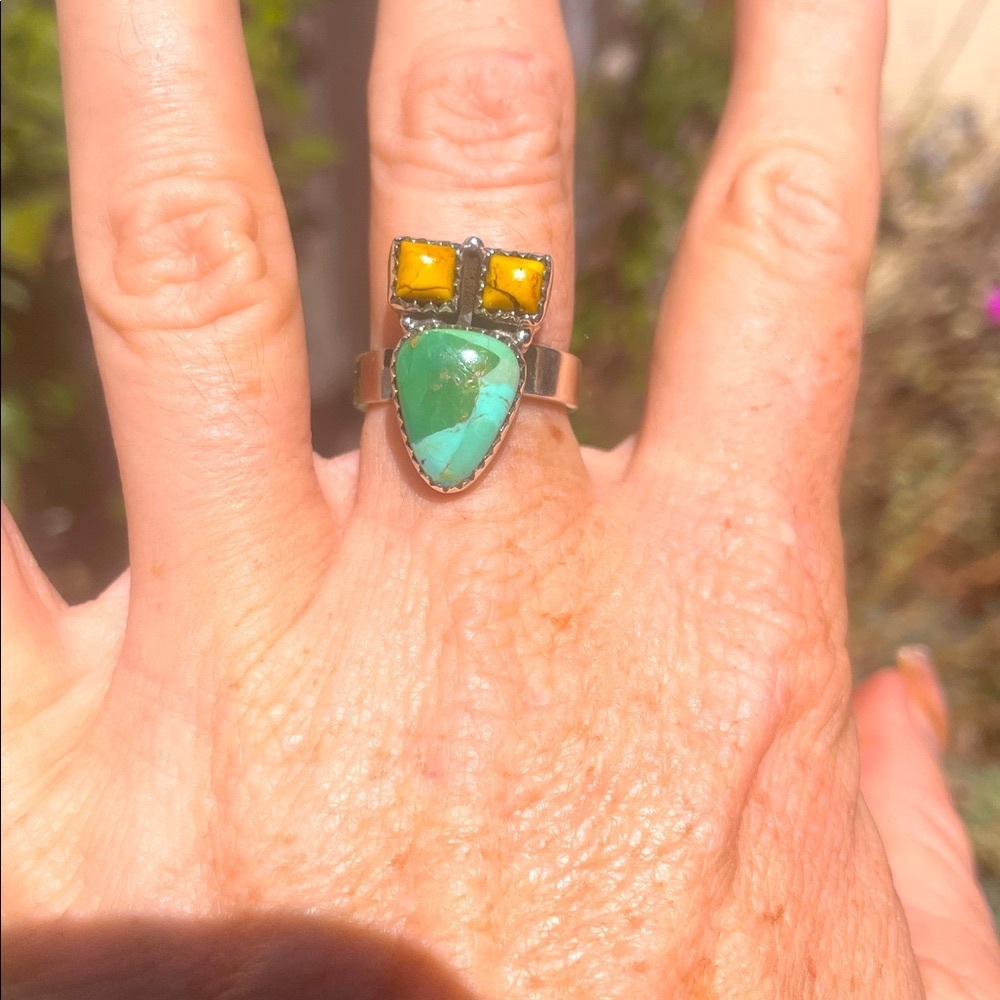 Kingman Turquoise and Golden Delilah Ring set in 925 silver!🌵